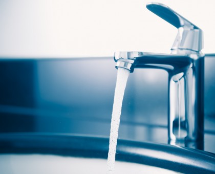 Boire de l'eau du robinet : plongée au cœur d'une polémique