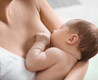 L'Académie de médecine explique comment nourrir son nouveau-né