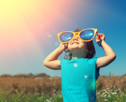 Pour éviter d'être myope, les enfants doivent passer du temps au soleil