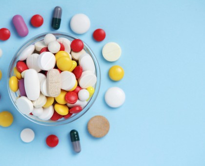 Santé : compléments alimentaires et médicaments, peut-on les prendre en même temps ?