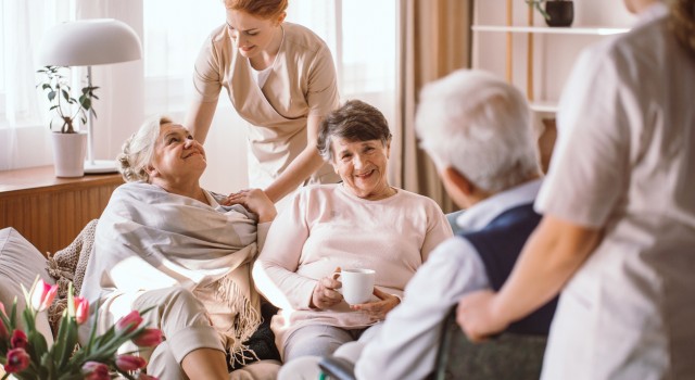 L'esthétique dans les EHPAD : les bénéfices des soins à la personne