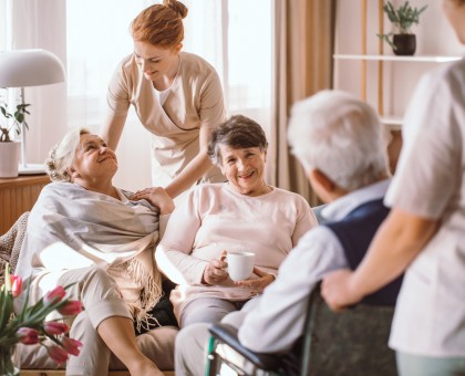 L'esthétique dans les EHPAD : les bénéfices des soins à la personne