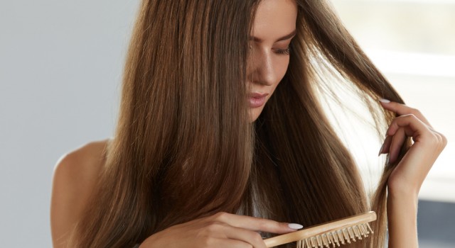 10 astuces naturelles pour accélérer la pousse des cheveux