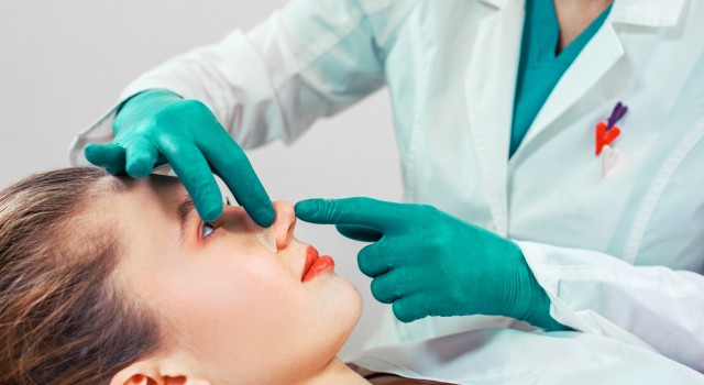 Zoom sur la rhinoplastie