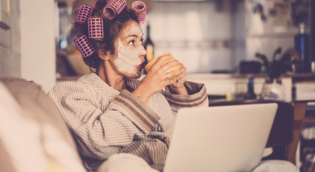 Peau, cheveux, alimentation... On vous guide dans votre routine pour être au top cet hiver !