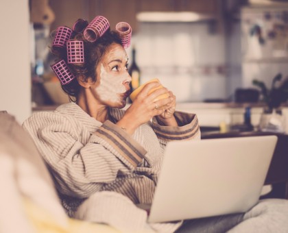 Peau, cheveux, alimentation... On vous guide dans votre routine pour être au top cet hiver !