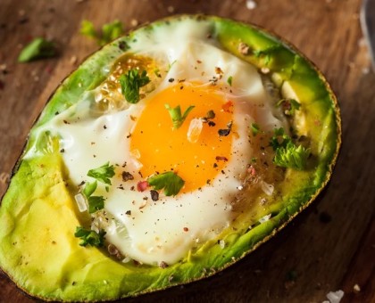 Œufs en cocotte d'avocat