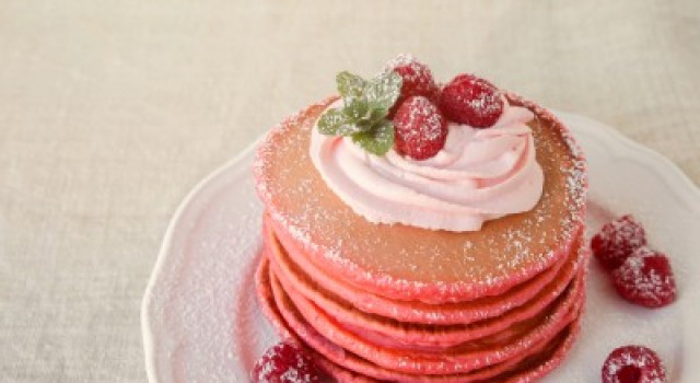 Crêpes roses à la framboise et fraise Tagada