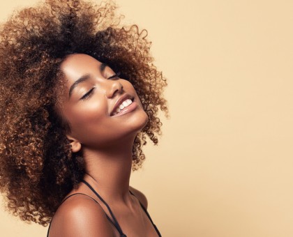 Quelle routine pour les cheveux frisés ?