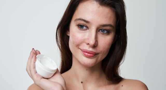 Les pathologies de l’acné chez les femmes et leurs causes