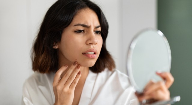 Comment lutter contre la peau terne en hiver : Conseils de pro