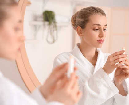 Comment prévenir les lèvres gercées en hiver : Astuces et produits recommandés