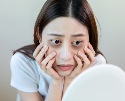 Comment éviter les cernes et les poches sous les yeux en hiver