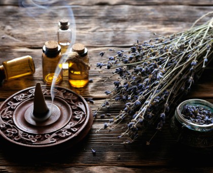 La magie des huiles essentielles pour se détendre en hiver