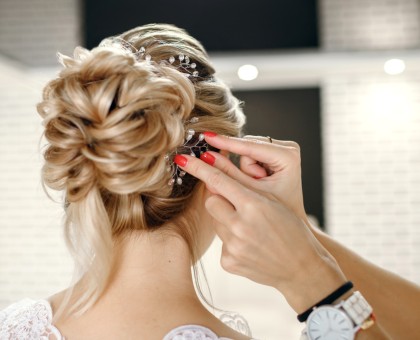 Les coiffures de mariage les plus romantiques pour un grand jour inoubliable