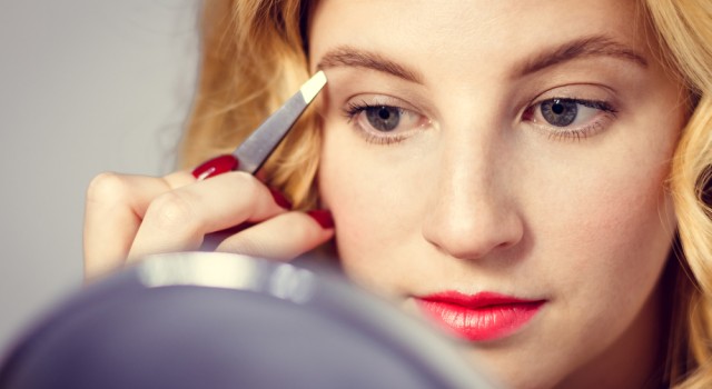 Comment prendre soin de vos sourcils en hiver : astuces d'experts
