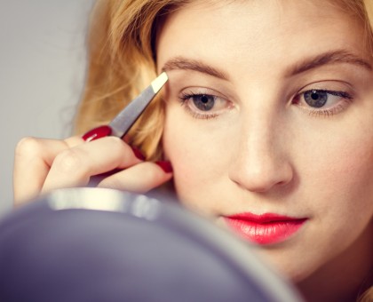 Comment prendre soin de vos sourcils en hiver : astuces d'experts