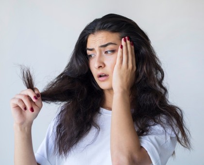 Masques naturels pour revitaliser les cheveux secs et abîmés