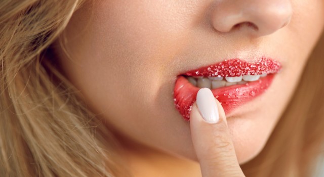 Comment faire un gommage maison pour les lèvres ?