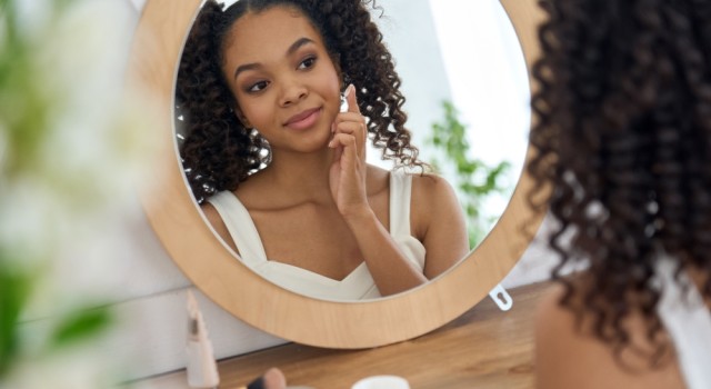 Comment prendre soin de sa peau mixte naturellement ?