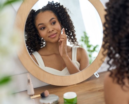 Comment prendre soin de sa peau mixte naturellement ?