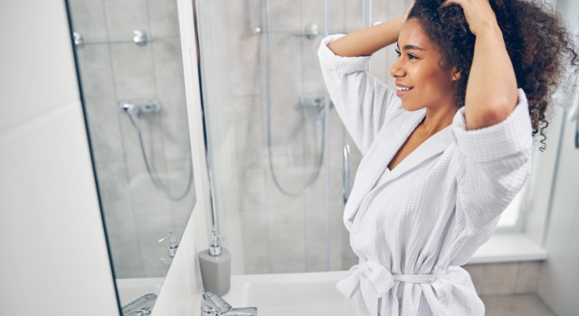 Comment prendre soin de ses cheveux crépus naturellement ?