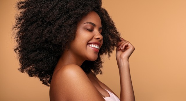 Comment prendre soin de ses cheveux afro naturellement ?