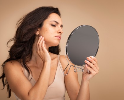 Comment prendre soin de sa peau terne naturellement ?