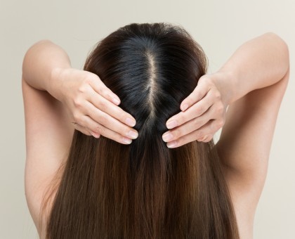 Comment faire un soin du cuir chevelu maison ?