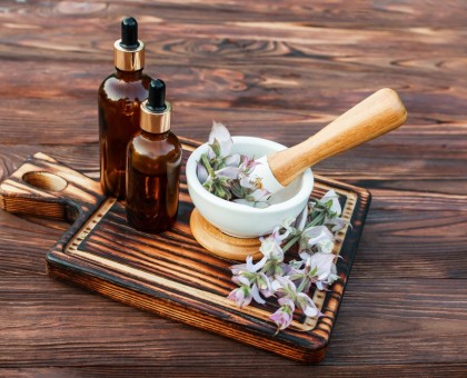 Les bienfaits de l'huile essentielle de sauge sclarée pour la peau