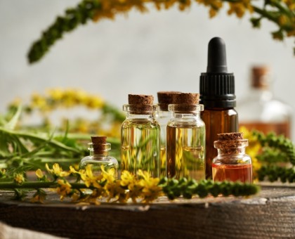 Les huiles essentielles indispensables à avoir chez vous