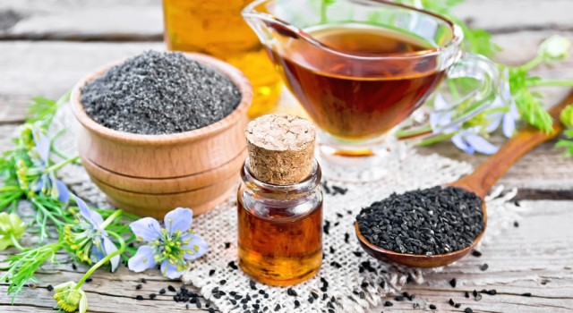 Les vertus de l’huile de nigelle pour une peau parfaite