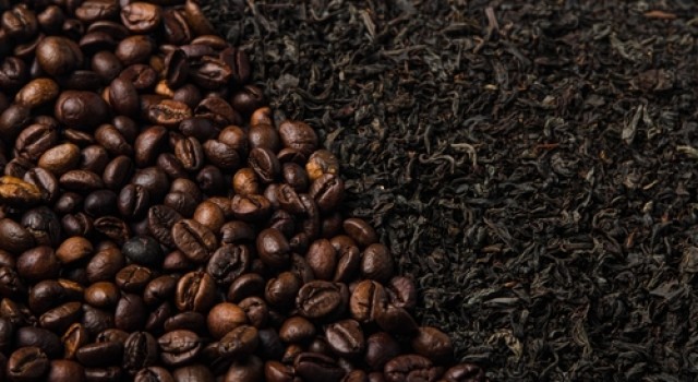 Café ou thé ? Le match bien-être décrypté