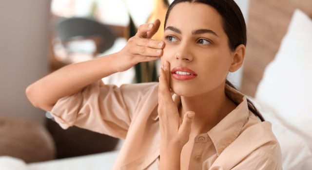 Yoga du visage : une routine beauté naturelle