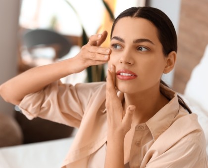 Yoga du visage : une routine beauté naturelle