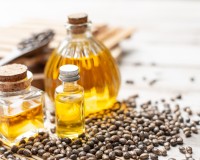 Huile de ricin : l’ingrédient miracle pour vos cils, cheveux et ongles