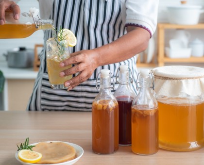 Boissons fermentées : 3 recettes maison pour renforcer votre microbiote