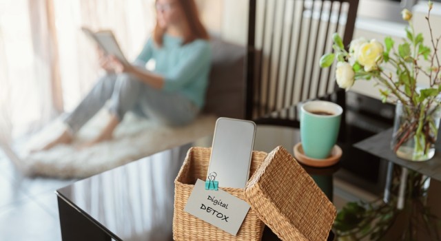 Digital detox : 7 habitudes pour se reconnecter à l’instant présent