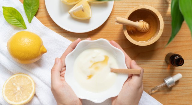 Masques capillaires maison : 3 recettes pour cheveux secs et abîmés