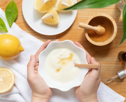 Masques capillaires maison : 3 recettes pour cheveux secs et abîmés