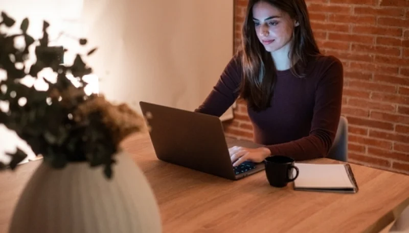 Télétravail sans stress : astuces bien-être pour rester zen à la maison