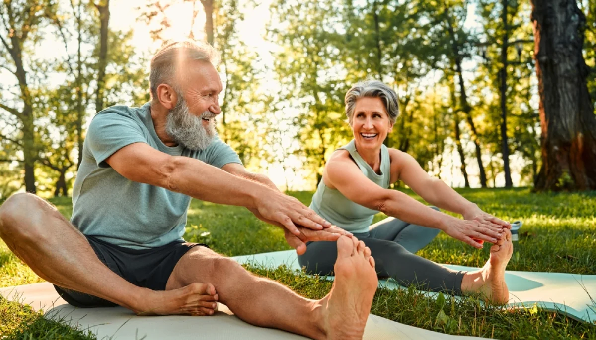 Bien vieillir naturellement : habitudes essentielles pour rester en forme