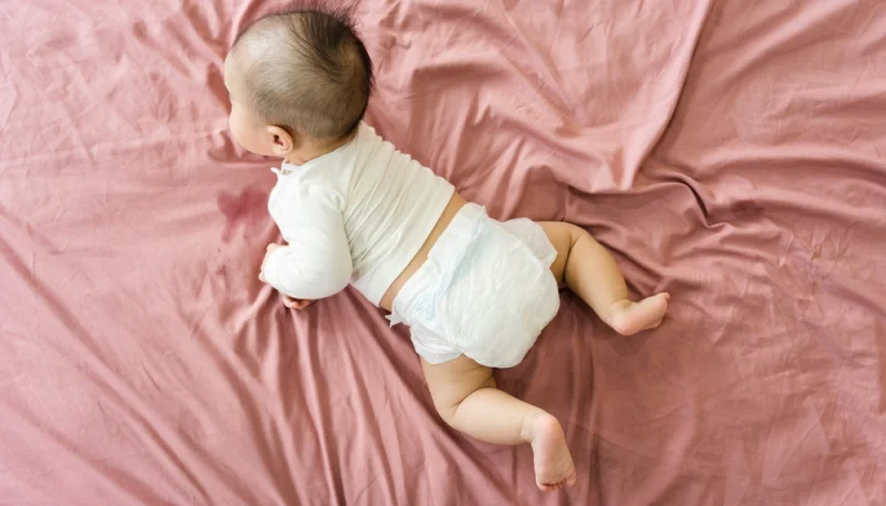 Bien-être de bébé : soins essentiels et gestes rassurants