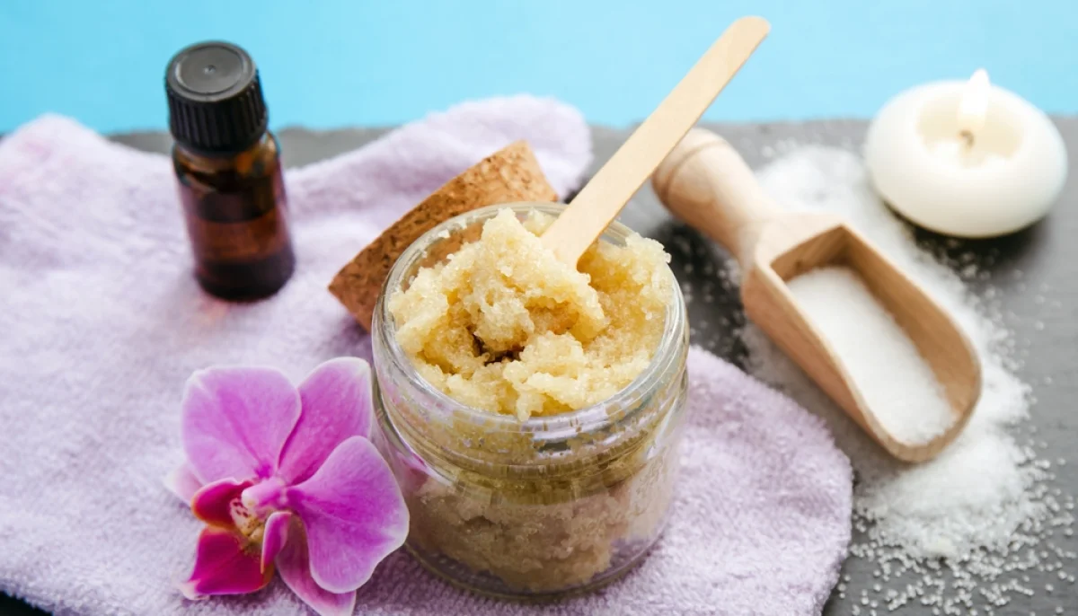 Gommage naturel fait maison : astuces pour une peau douce