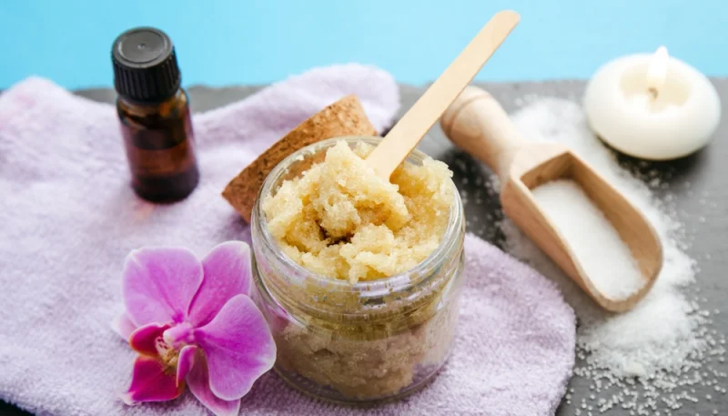 Gommage naturel fait maison : astuces pour une peau douce