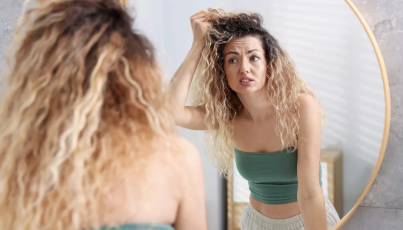 Cheveux secs : solutions naturelles pour les réparer