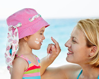 Pourquoi choisir une crème solaire bio pour mon enfant ?