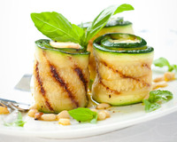Courgettes grillées aux pignons