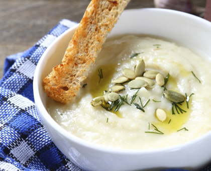 Purée de pommes de terre et céleri-rave, pintade et airelles