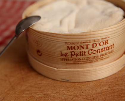 Vacherin Mont d'Or AOC rôti dans sa boîte